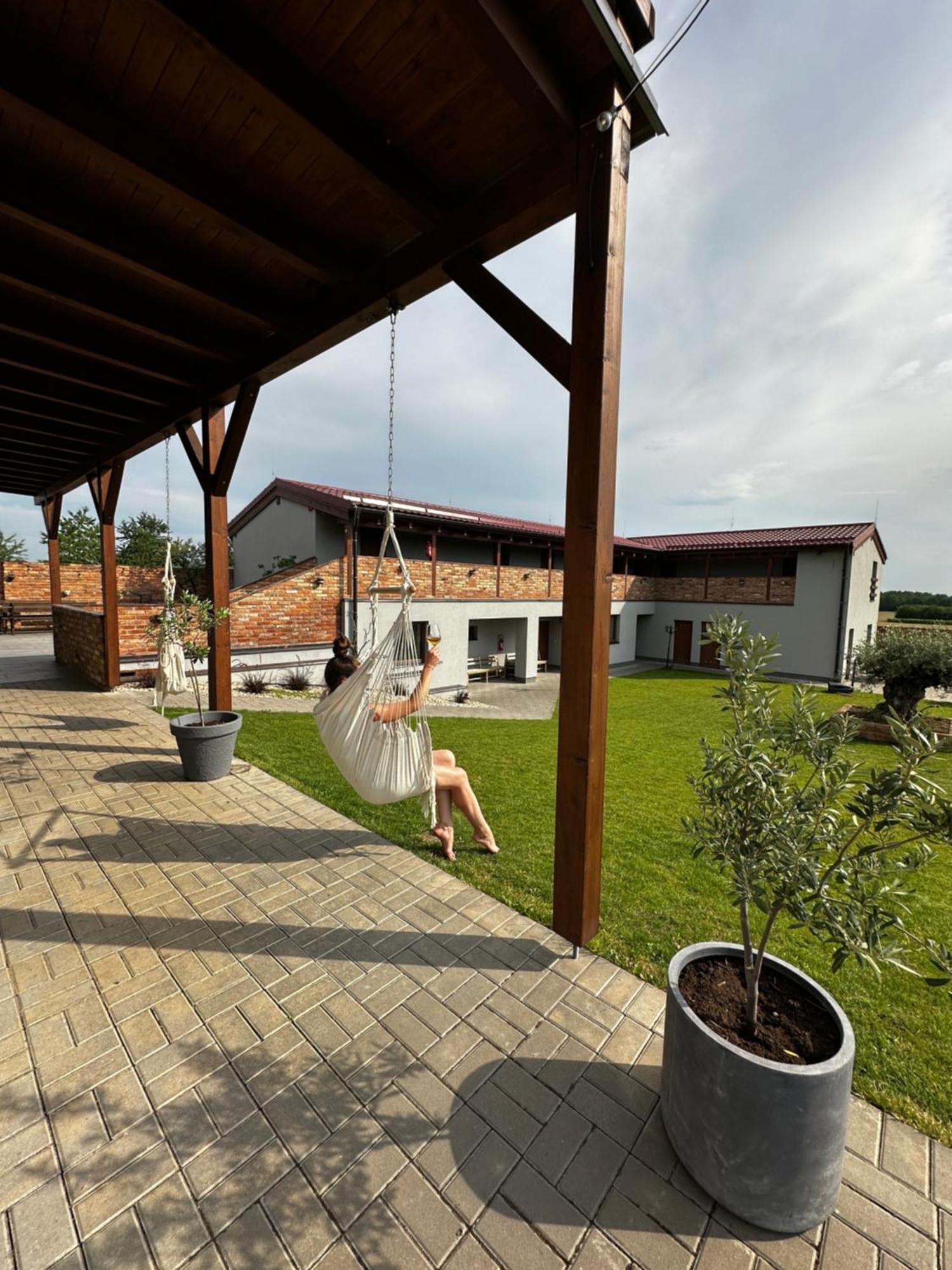 Penzion Vinarstvi Fabikovic Velké Bílovice Exterior foto