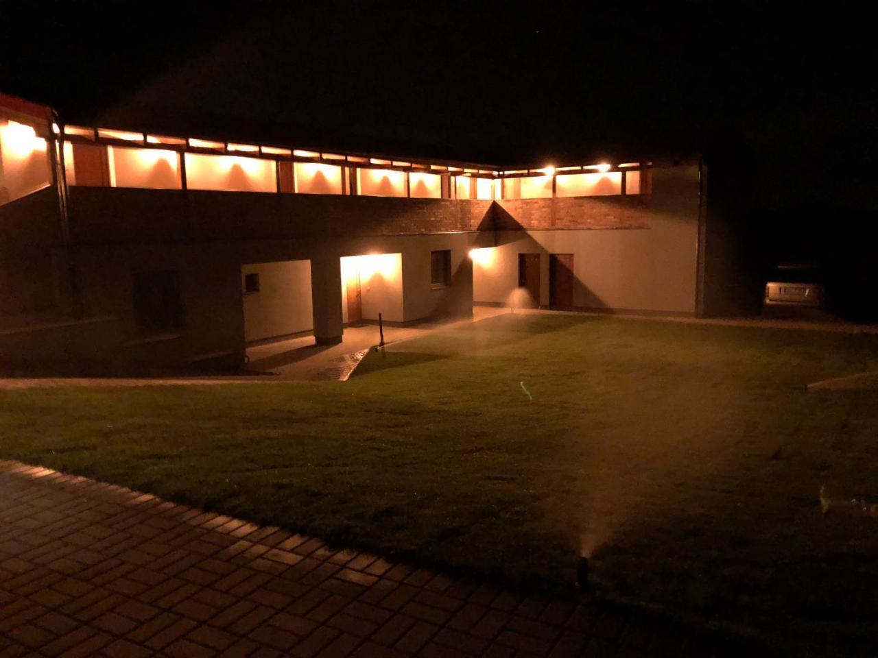 Penzion Vinarstvi Fabikovic Velké Bílovice Exterior foto