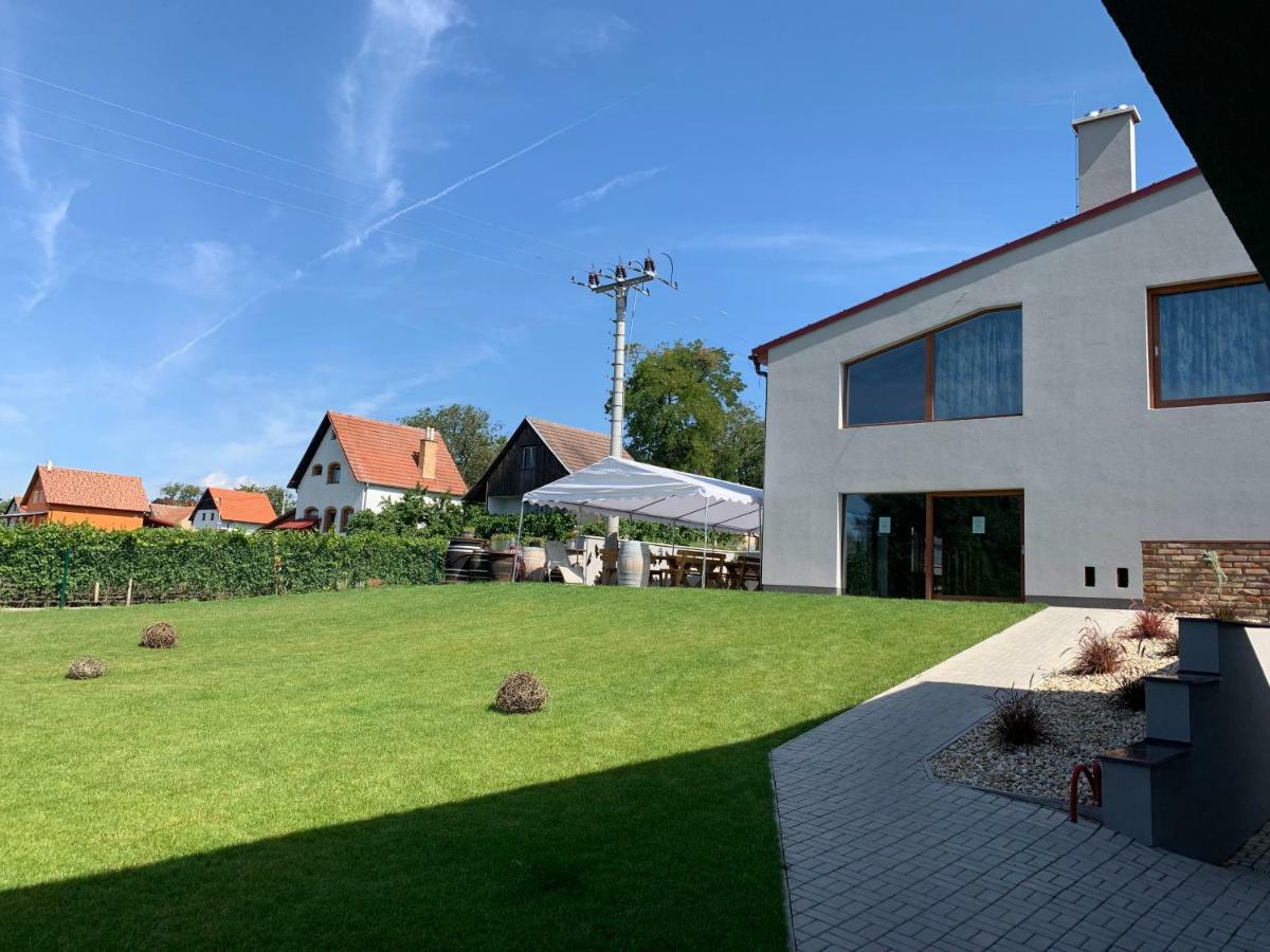 Penzion Vinarstvi Fabikovic Velké Bílovice Exterior foto